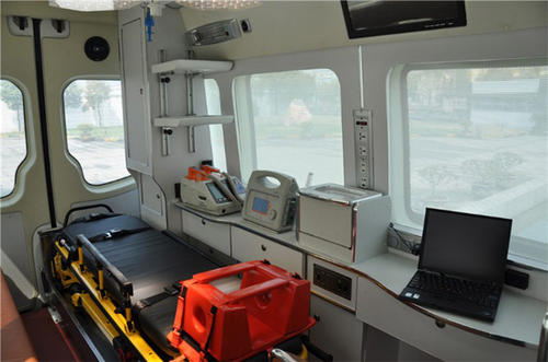 昌吉救护车内部